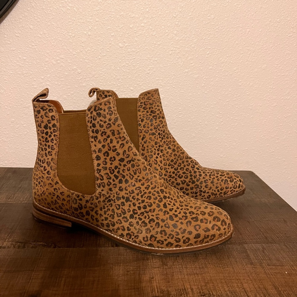 Womens Cheetah Boots